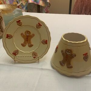 Yankee candle Gingerbread man candle shade topper and plate.